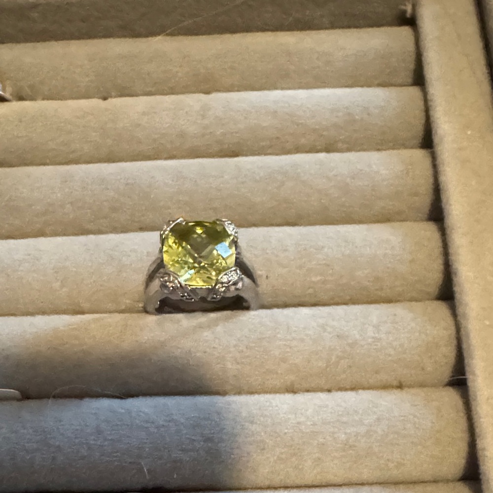 Elegant Silver and Yellow Gemstone Ring 7